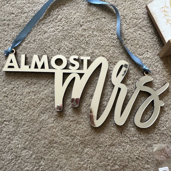 “Almost Mrs” mirror chair sign - Picture 2 of 3